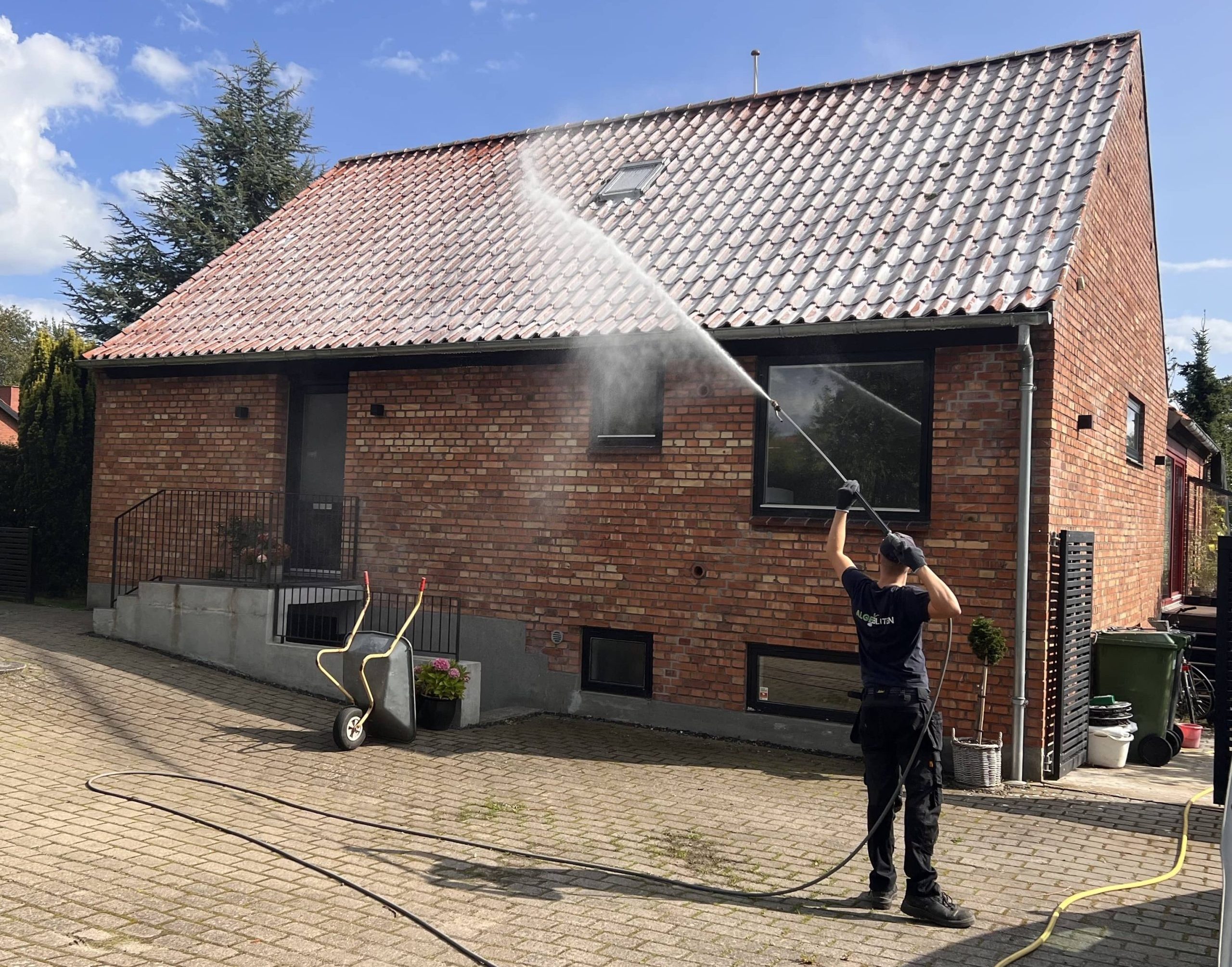 Algebehandling af 70er hus.